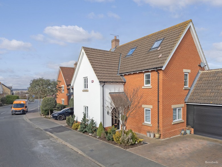 Click the photo for more details of Eastfield Road, Noak Bridge, Basildon, Essex, SS15