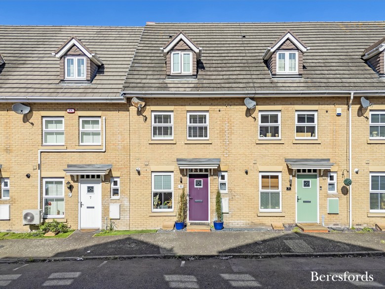 Click the photo for more details of Cypress Close, Laindon, Basildon, Essex, SS15