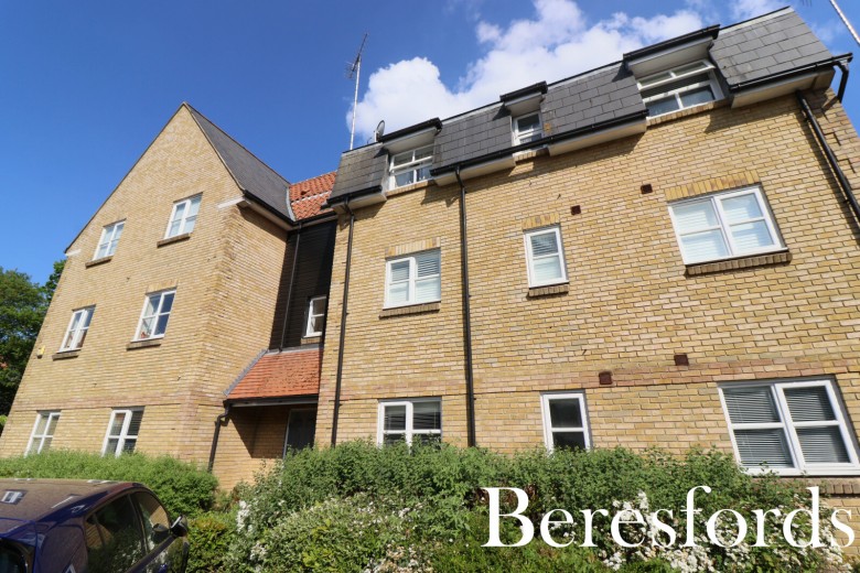 Click the photo for more details of Hazel Close, Laindon, Basildon, Essex, SS15