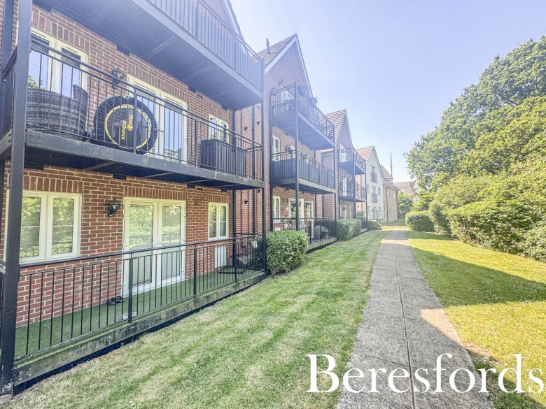 Click the photo for more details of Leaf Hill Drive, Romford, RM3