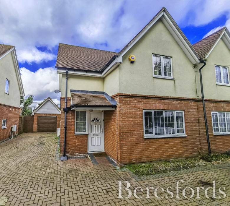 Click the photo for more details of Gosbecks View, Colchester, Essex, CO2