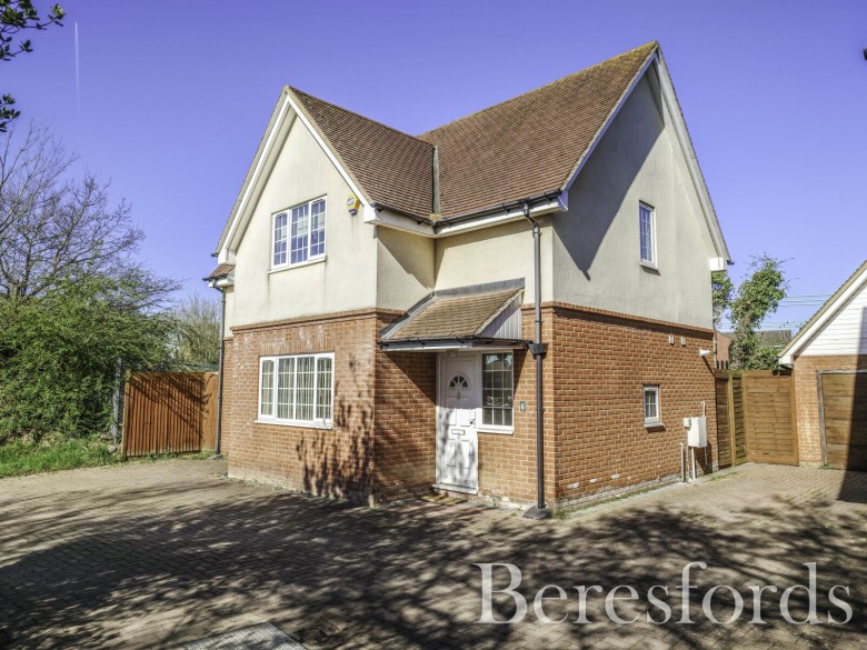 Click the photo for more details of Gosbecks View, Colchester, Essex, CO2
