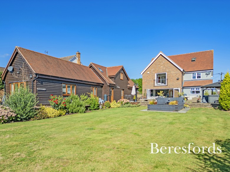 Click the photo for more details of Manor Road, Little Easton, Dunmow, Essex, CM6