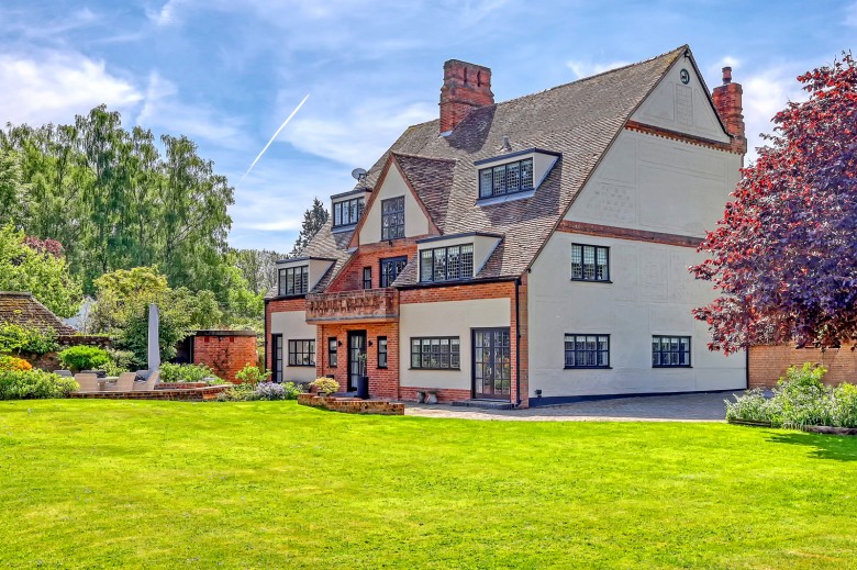 Click the photo for more details of Easton Lodge, Little Easton, Dunmow, Essex, CM6
