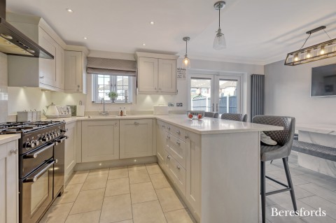 Click the photo for more details of Glenton Way, Rise Park, Romford, RM1