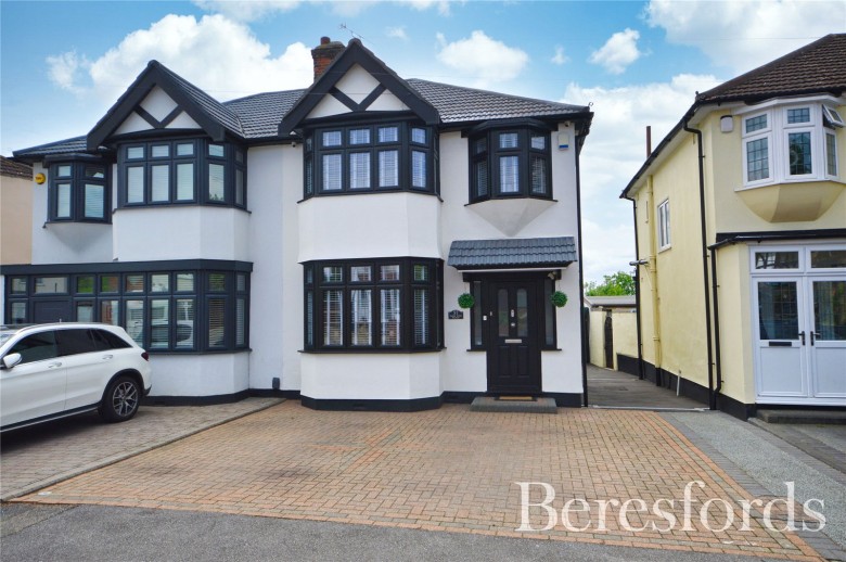 Click the photo for more details of Park End Road, Romford, RM1