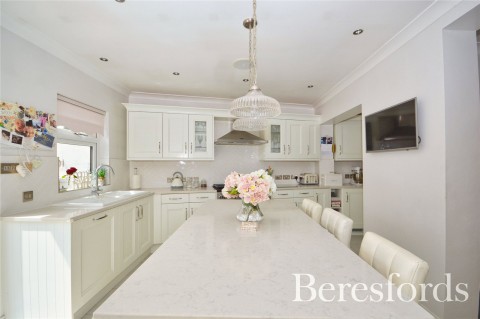 Click the photo for more details of Park End Road, Romford, RM1