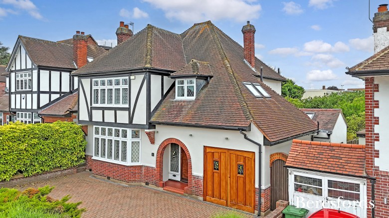 Click the photo for more details of Parkland Avenue, Romford, RM1