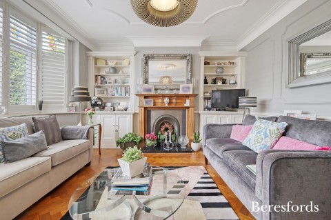 Click the photo for more details of Parkland Avenue, Romford, RM1