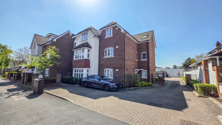 Click the photo for more details of Challis Court, 1a Oaklands Avenue, Romford, RM1
