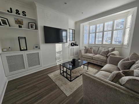 Click the photo for more details of Lodge Avenue, Gidea Park, RM2