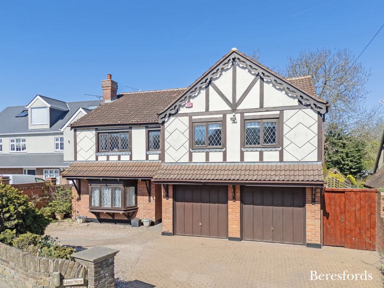 Click the photo for more details of Oak Hill Road, Stapleford Abbotts, Essex, RM4