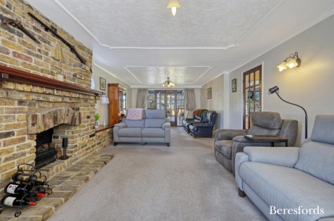 Click the photo for more details of Oak Hill Road, Stapleford Abbotts, Essex, RM4