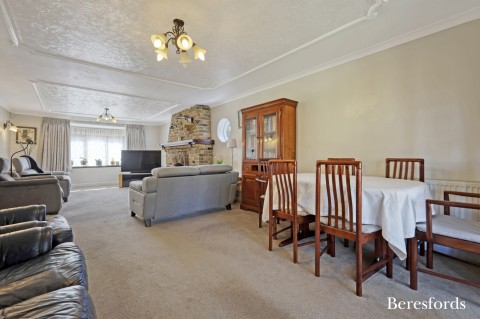 Click the photo for more details of Oak Hill Road, Stapleford Abbotts, Essex, RM4