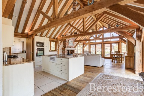 Click the photo for more details of The Sheilings, Hornchurch, RM11