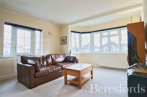 Click the photo for more details of Upminster Road, Hornchurch, RM11