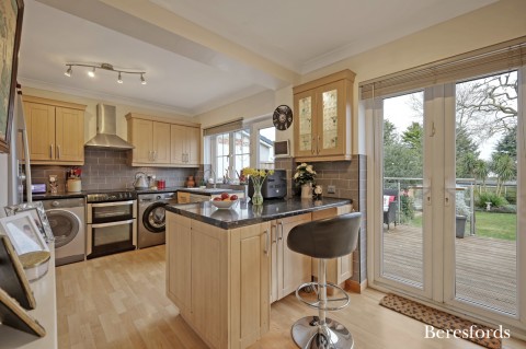 Click the photo for more details of Highfield Road, Hornchurch, RM12