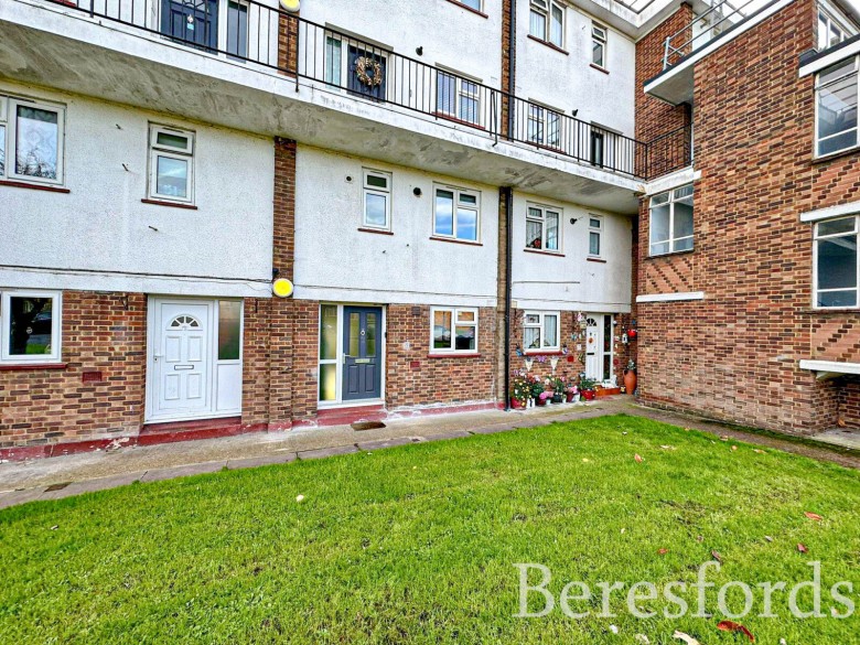 Click the photo for more details of Victor Approach, Hornchurch, RM12