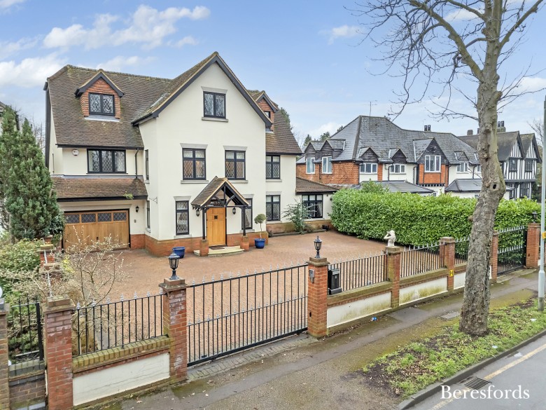 Click the photo for more details of Nelmes Way, Hornchurch, RM11
