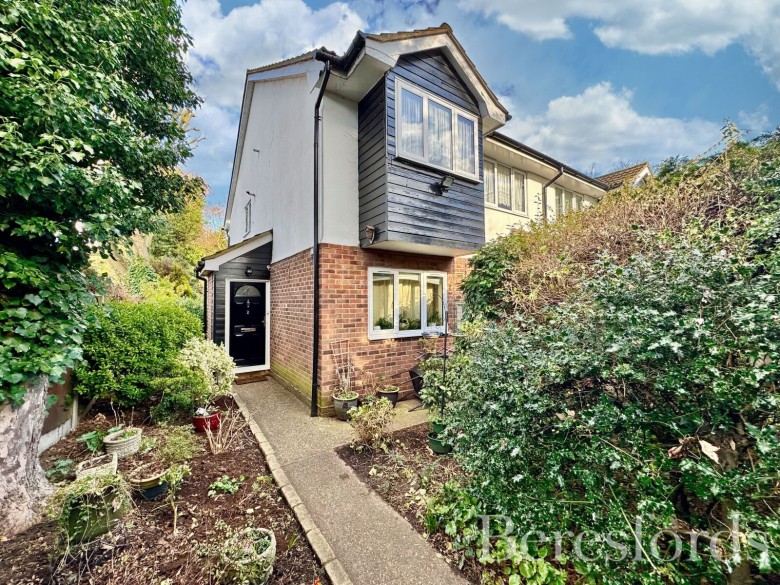 Click the photo for more details of Childs Close, Hornchurch, RM11
