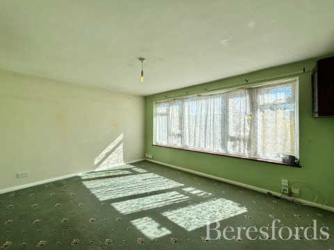 Click the photo for more details of Victor Walk, Hornchurch, RM12