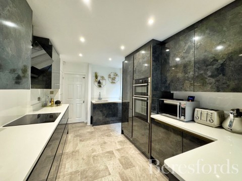 Click the photo for more details of Ilfracombe Crescent, Hornchurch, RM12