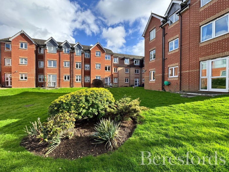 Click the photo for more details of Mavis Grove, Hornchurch, RM12