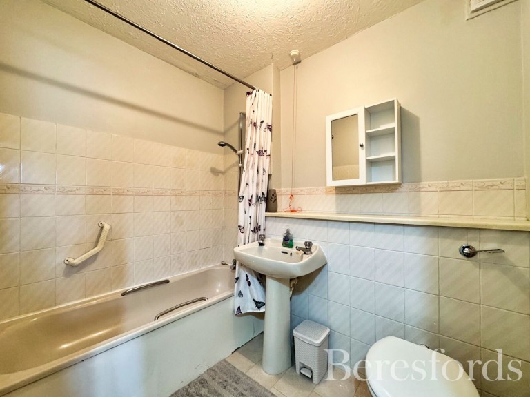 Images for Abbs Cross Gardens, Hornchurch, RM12