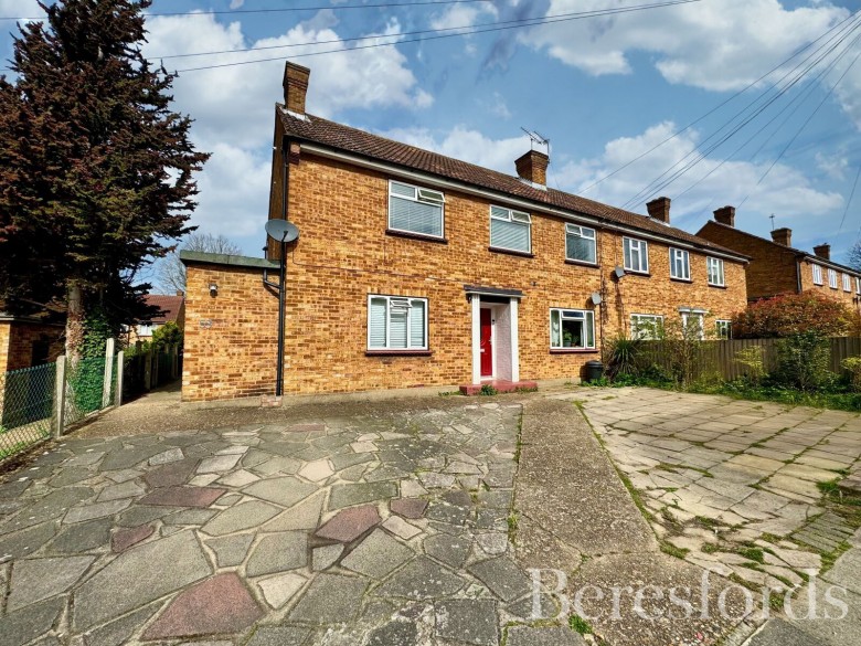 Click the photo for more details of Claremont Road, Hornchurch, RM11