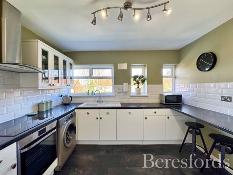Click the photo for more details of Claremont Road, Hornchurch, RM11