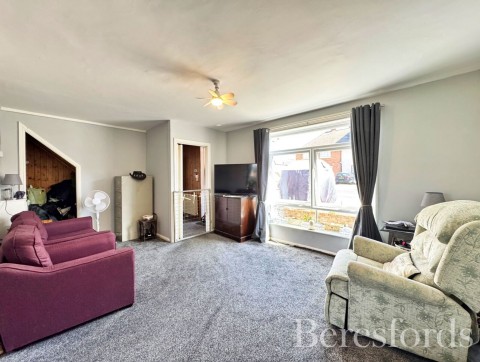 Click the photo for more details of Kempton Avenue, Hornchurch, RM12