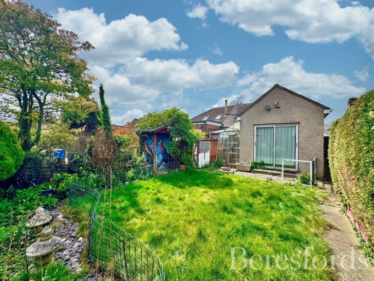 Images for Chiltern Gardens, Hornchurch, RM12