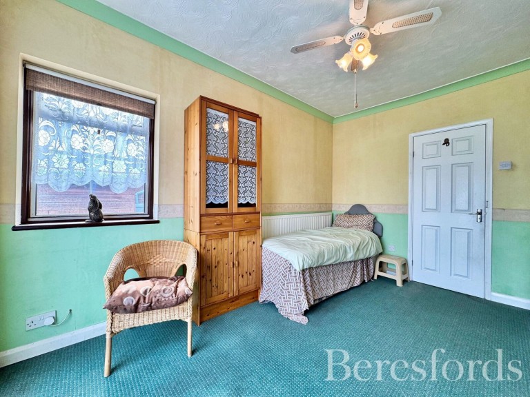 Images for Chiltern Gardens, Hornchurch, RM12