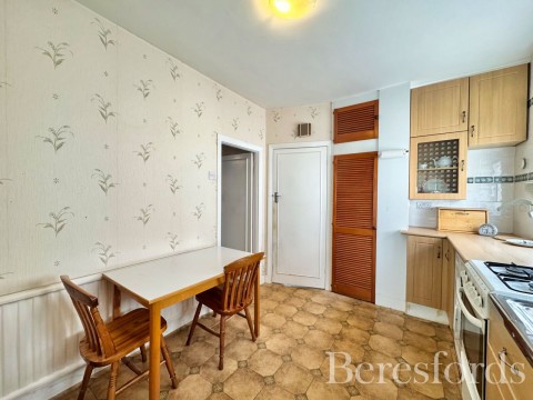 Click the photo for more details of Chiltern Gardens, Hornchurch, RM12