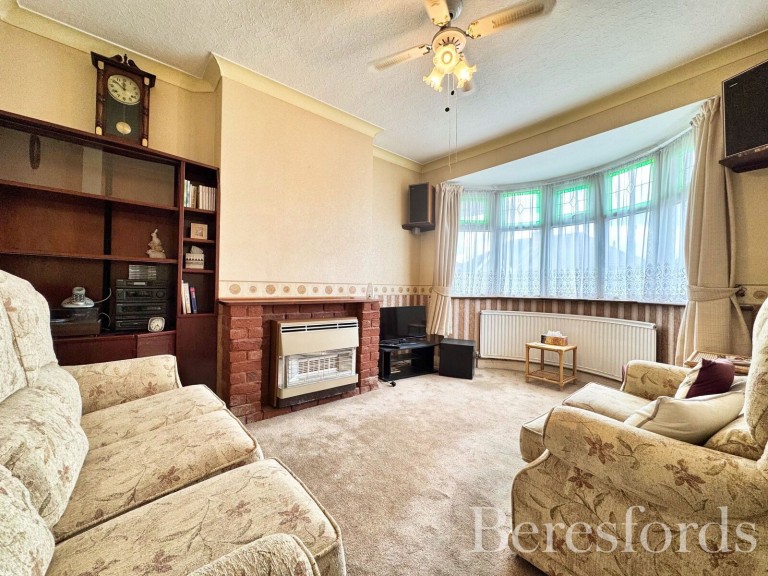 Images for Chiltern Gardens, Hornchurch, RM12