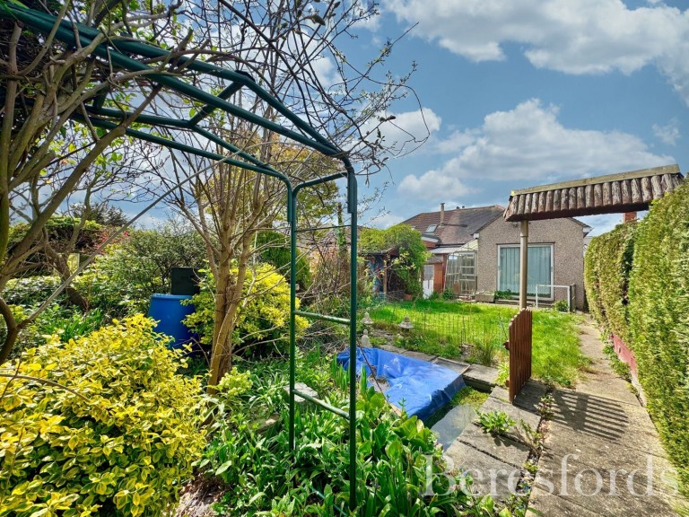 Images for Chiltern Gardens, Hornchurch, RM12