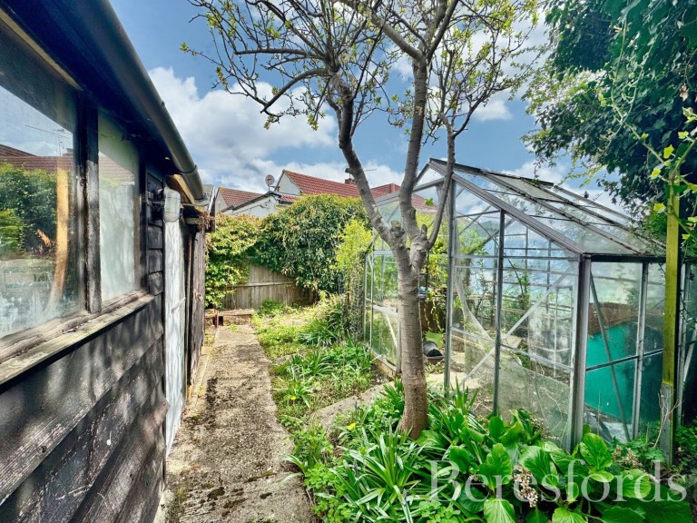 Images for Chiltern Gardens, Hornchurch, RM12