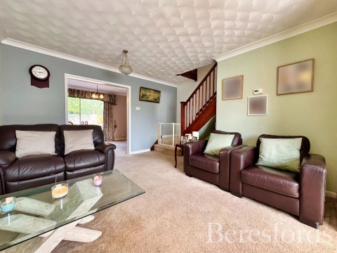 Click the photo for more details of Ilfracombe Crescent, Hornchurch, RM12