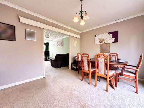 Click the photo for more details of Ilfracombe Crescent, Hornchurch, RM12