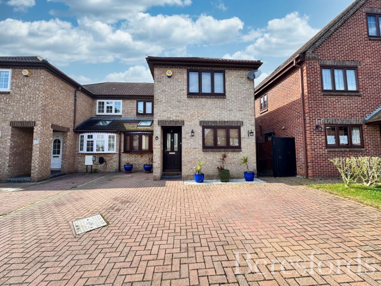 Images for Swanbourne Drive, Hornchurch, RM12