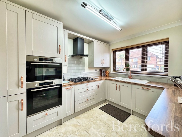 Images for Swanbourne Drive, Hornchurch, RM12