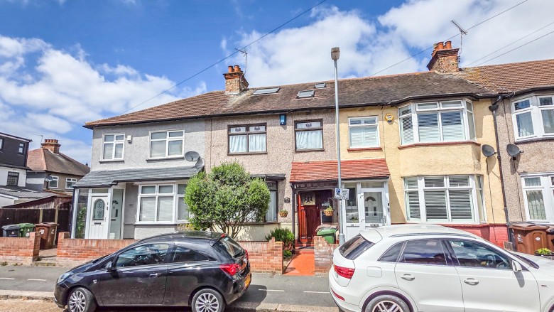 Click the photo for more details of Lee Avenue, Chadwell Heath, RM6