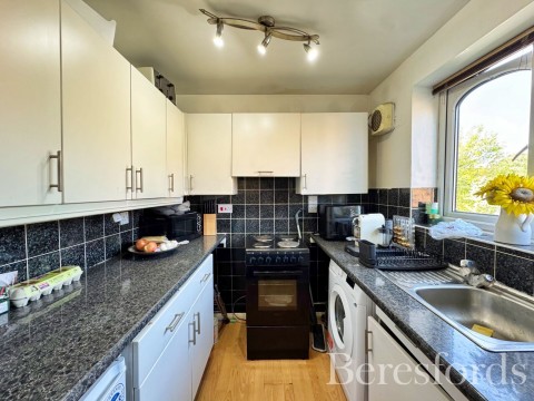Click the photo for more details of Naunton Way, Hornchurch, RM12
