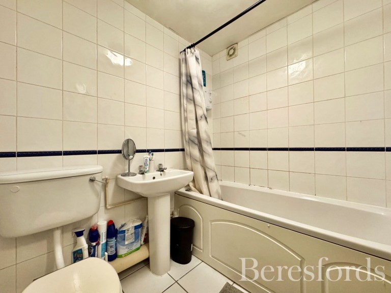 Images for Naunton Way, Hornchurch, RM12