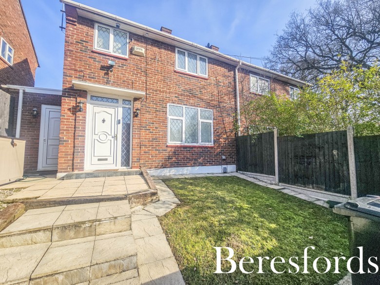 Click the photo for more details of Swindon Gardens, Romford, RM3