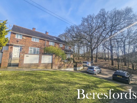 Click the photo for more details of Swindon Gardens, Romford, RM3