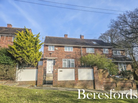 Click the photo for more details of Swindon Gardens, Romford, RM3