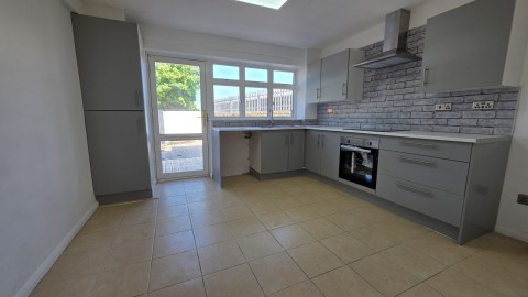 Click the photo for more details of Queens Park Road, Harold Wood, RM3