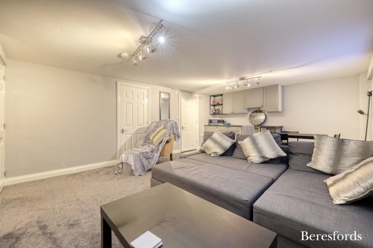 Images for Neave Crescent, Romford, RM3