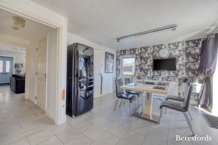 Images for Neave Crescent, Romford, RM3